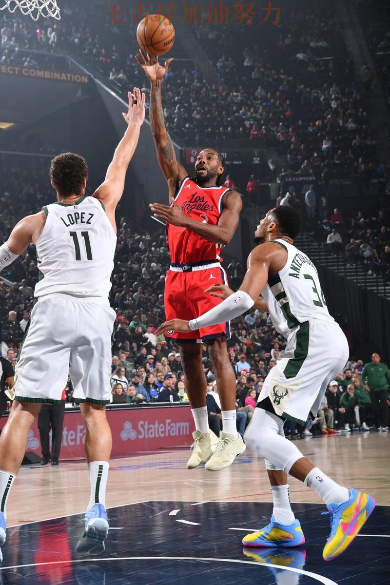 伦纳德最后阶段发力锁定胜局 进攻效率提升成为亮点