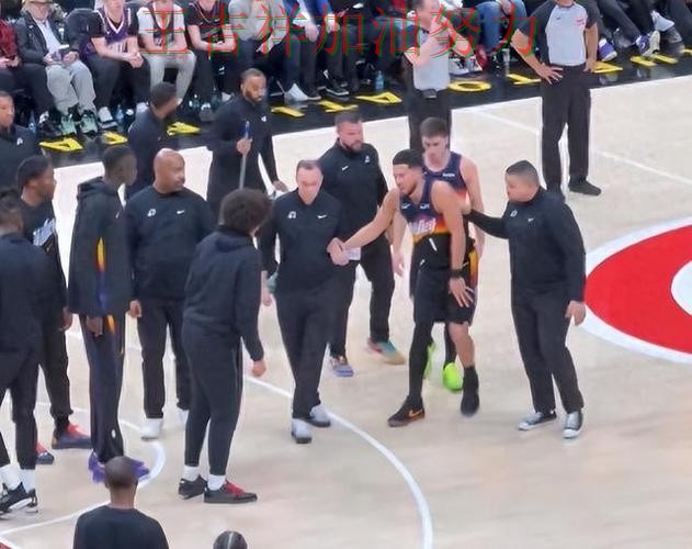 布克赛后发声回应外界质疑 球队状态回暖值得关注